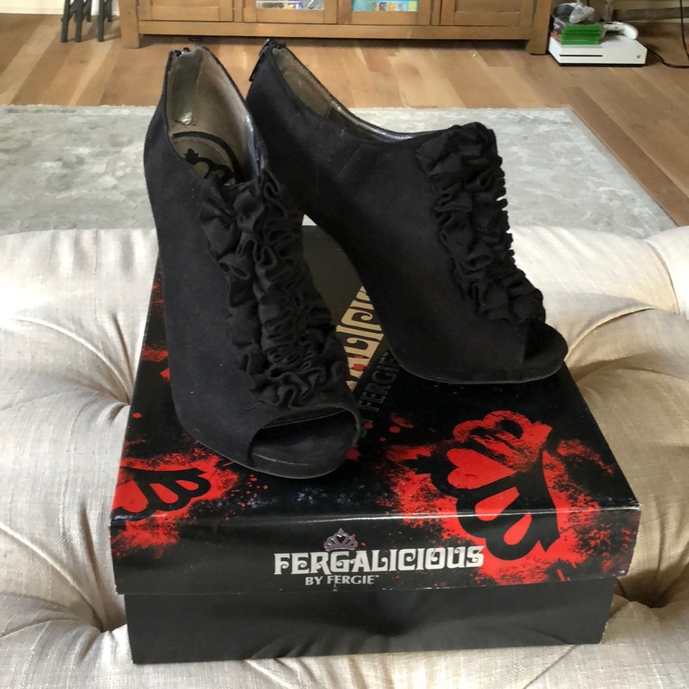 Fergalicious Women’s “Montage” Peep Toe Heel 7.5M Black